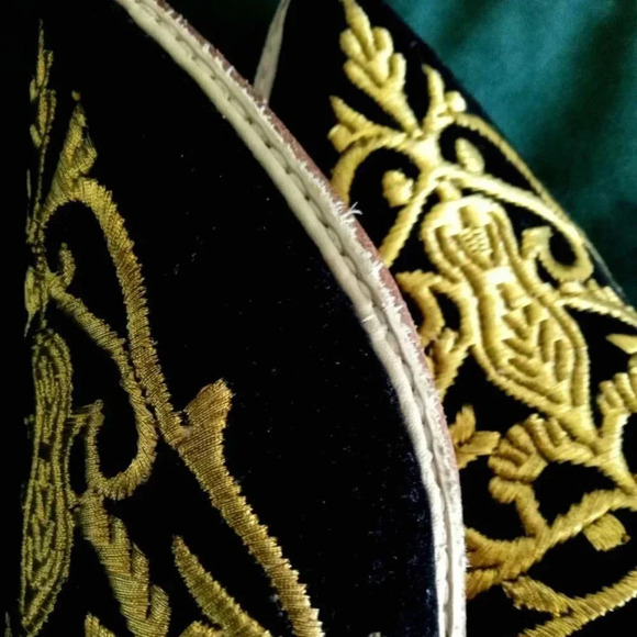 Handcrafted Embroidered velvet  Moroccan Babouche - Picture 4 of 6